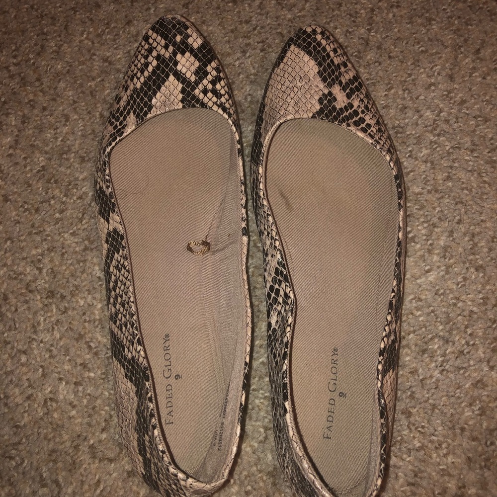 Size 9 pointed snake skin ballet flats